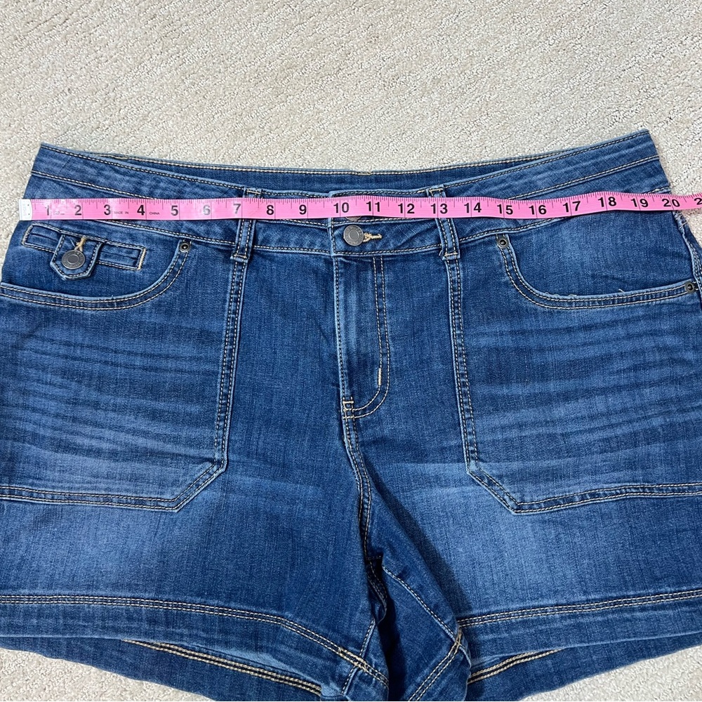 Maurices blue Jean denim shorts women’s Sz.18 - Picture 5 of 7